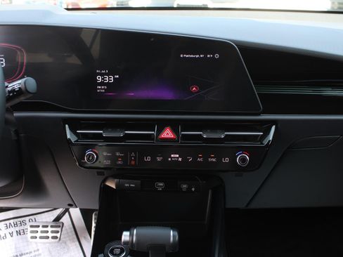 Used 2025 Kia Niro EX Touring FWD image 12