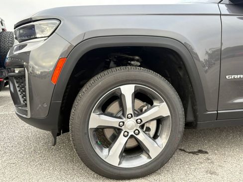 New 2026 Jeep Grand Cherokee L Limited w/ Luxury Tech Group II image 25