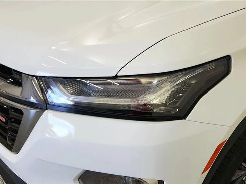 Used 2023 Chevrolet Traverse RS FWD image 14