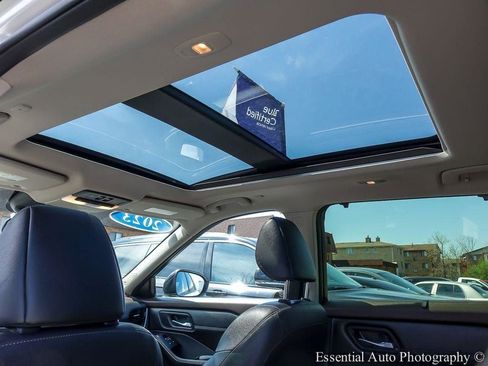 Used 2023 Nissan Rogue SL w/ SL Premium Package image 12