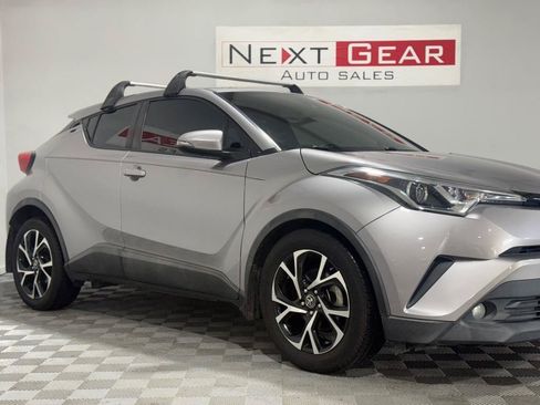 Used 2018 Toyota C-HR XLE FWD image 2