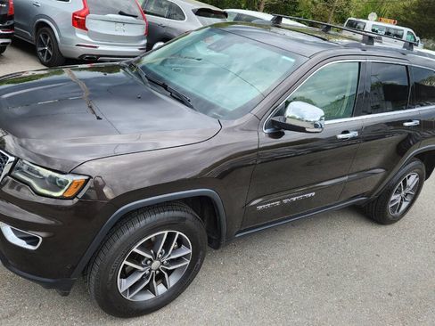 Used 2017 Jeep Grand Cherokee Limited w/ Luxury Group II AWD/4WD image 6
