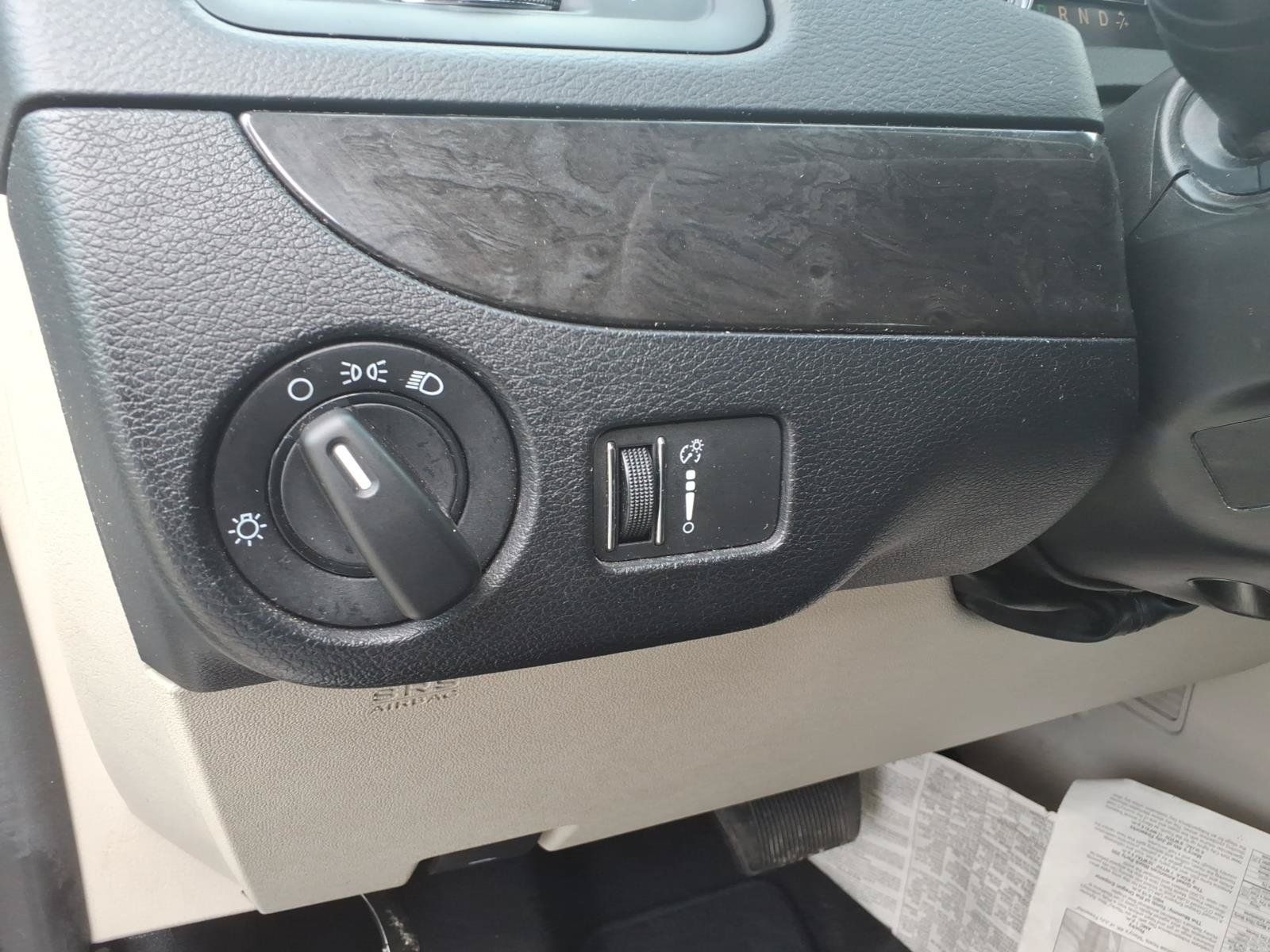 Used 2018 Dodge Grand Caravan SE w/ UConnect Hands-Free Group FWD image 9