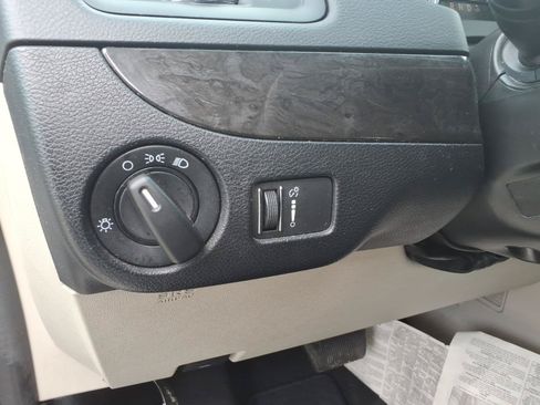 Used 2018 Dodge Grand Caravan SE w/ UConnect Hands-Free Group FWD image 9