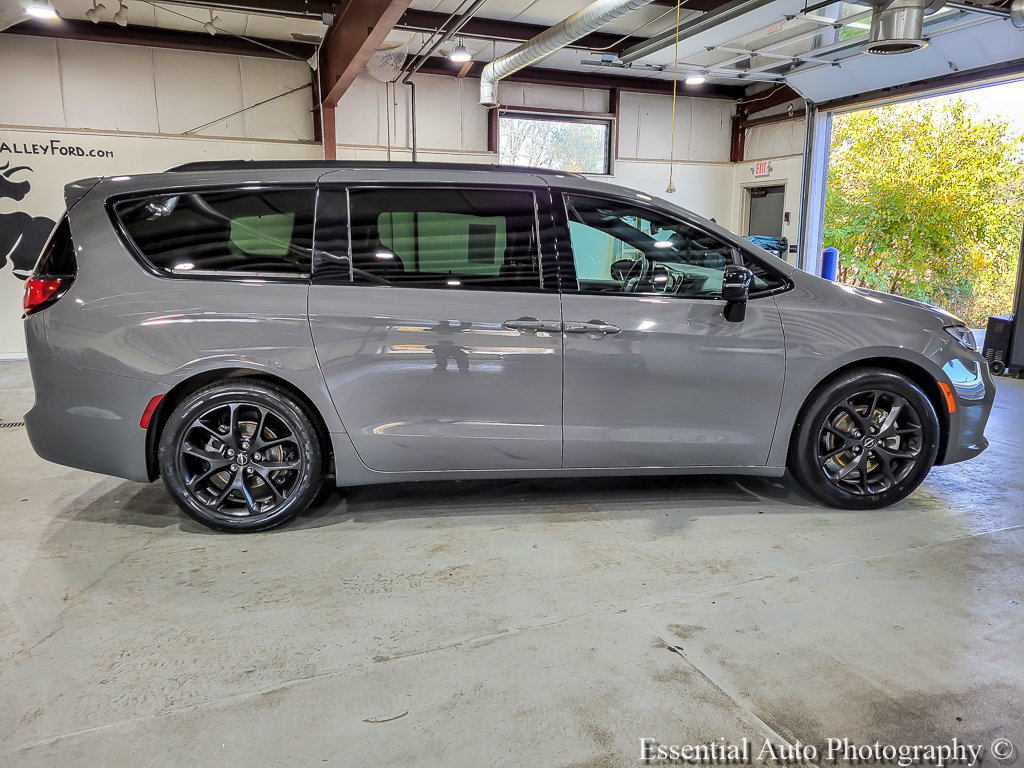 Used 2025 Chrysler Pacifica Limited FWD image 8