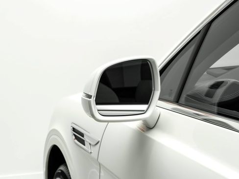 Used 2024 Bentley Bentayga AWD/4WD image 50