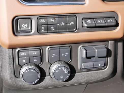 Used 2021 Chevrolet Tahoe High Country w/ Premium Package image 8