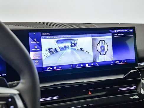 Used 2025 BMW 530i w/ Premium Package image 26