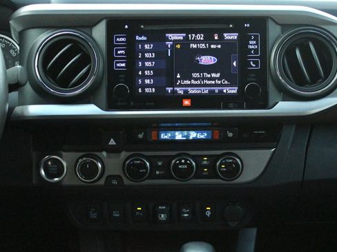 Used 2018 Toyota Tacoma Limited image 20