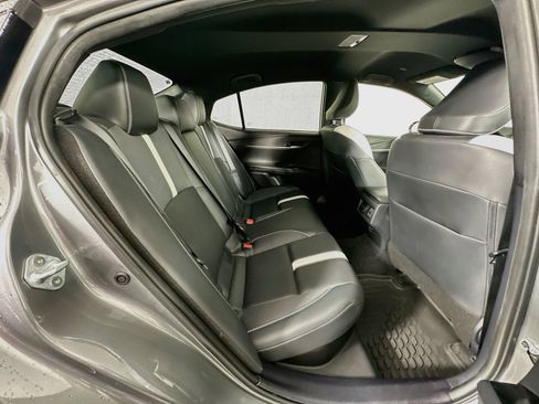 Used 2025 Toyota Camry SE FWD image 26