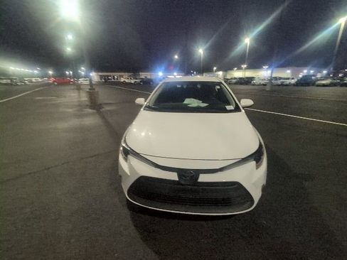 Certified 2025 Toyota Corolla LE image 9