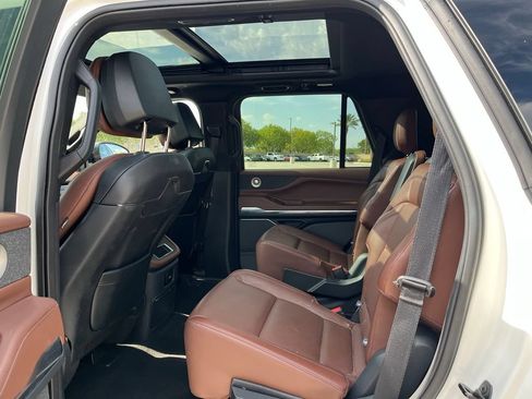Used 2025 Lincoln Navigator Reserve AWD/4WD image 17