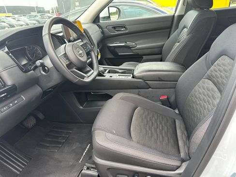 Used 2025 Nissan Pathfinder SV w/ Cargo Package FWD image 3