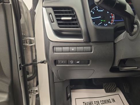 Used 2025 Nissan Rogue SV AWD/4WD image 31
