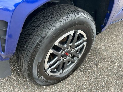 Used 2025 Toyota Tacoma TRD Sport w/ TRD Sport Upgrade Package image 42