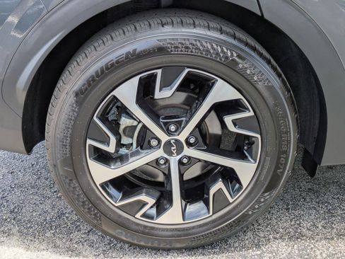 Certified 2024 Kia Sportage EX FWD image 9