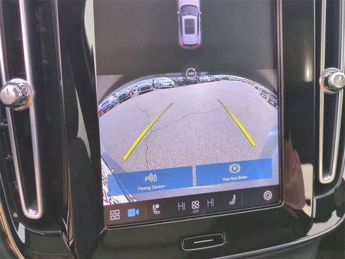 Used 2023 Volvo XC40 B5 Ultimate w/ Protection Package Premier image 21