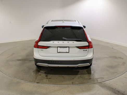 Used 2024 Volvo V90 B6 Cross Country Ultimate w/ Climate Package image 4