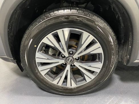 Used 2022 Nissan Rogue SV image 5