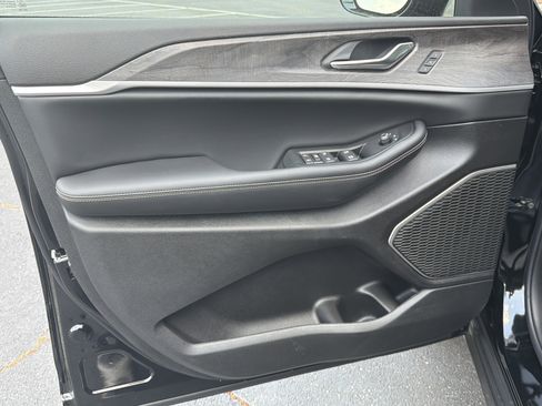 New 2026 Jeep Grand Cherokee Limited RWD image 12