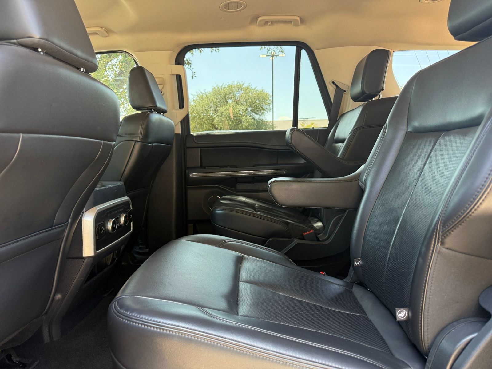 Used 2023 Ford Expedition XLT AWD/4WD image 27