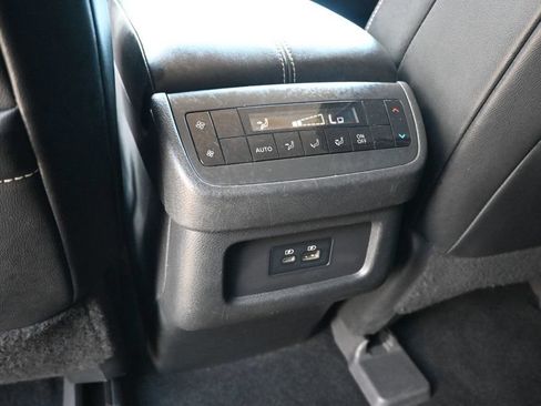 Used 2022 Nissan Pathfinder SL FWD image 17