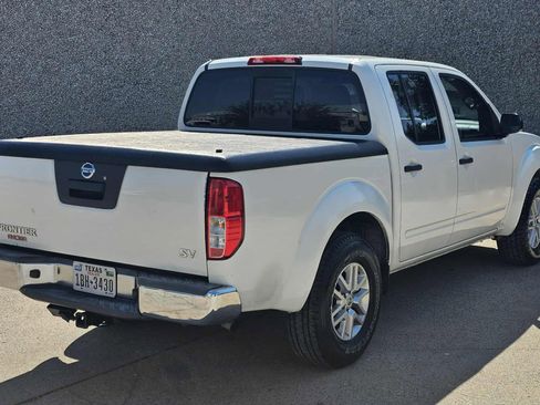 Used 2014 Nissan Frontier SV image 3