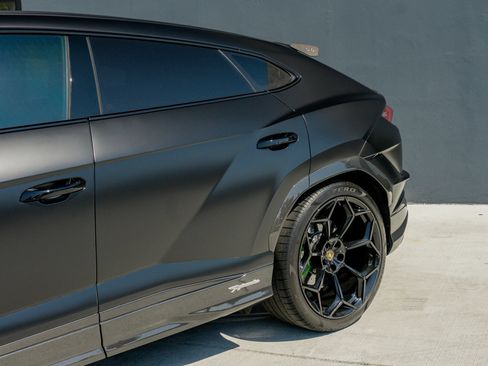 Used 2024 Lamborghini Urus Performante AWD/4WD image 24