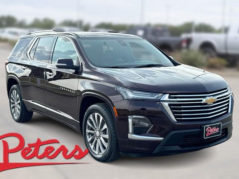 Used 2023 Chevrolet Traverse Premier FWD image 1
