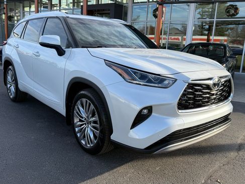 Used 2022 Toyota Highlander Platinum image 15