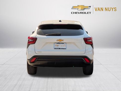 Used 2024 Chevrolet Trax LS w/ LS Convenience Package FWD image 6