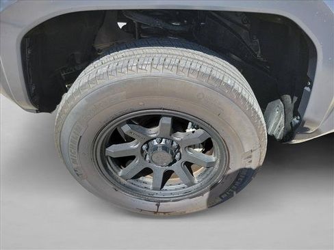 Used 2025 Toyota Tacoma TRD Sport AWD/4WD image 9