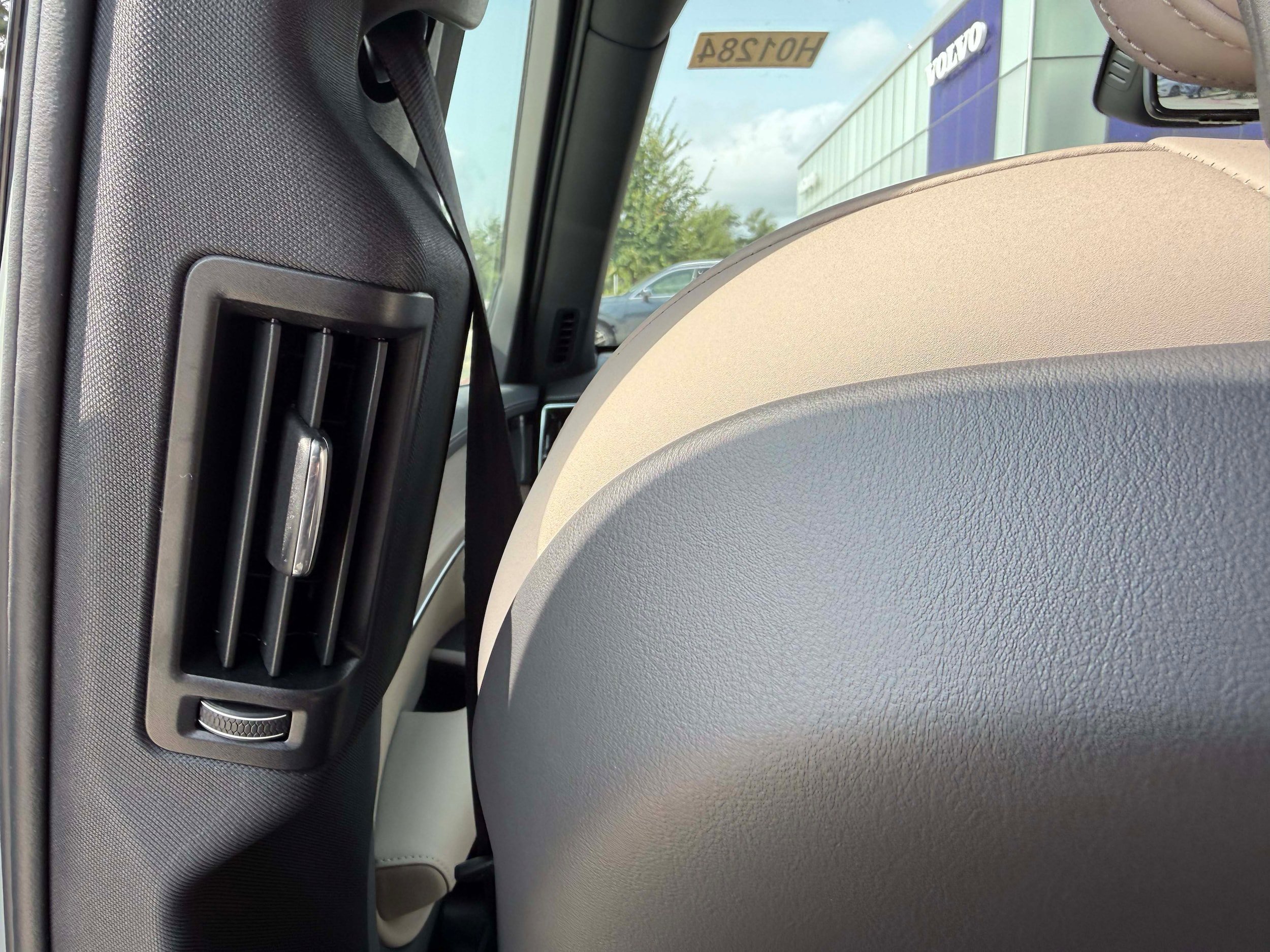 New 2026 Volvo XC90 B6 Plus w/ Protection Package Premier AWD/4WD image 18