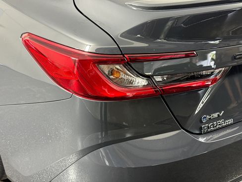 Used 2025 Toyota Camry SE w/ Convenience Package FWD image 36