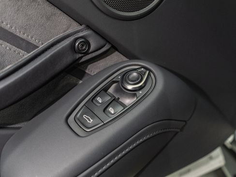 Used 2023 Aston Martin V8 Vantage Coupe RWD image 69