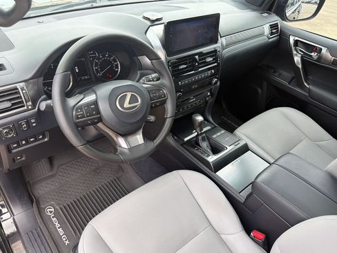 Used 2023 Lexus GX 460 w/ Black Line Special Edition AWD/4WD image 4