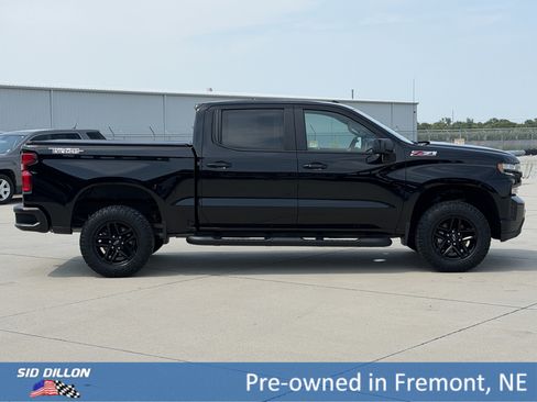 Used 2021 Chevrolet Silverado 1500 LT Trail Boss w/ LPO, Dark Essentials Package AWD/4WD image 3