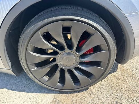 Used 2025 Tesla Model Y Performance AWD/4WD image 9