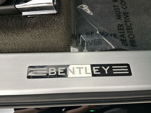 Used 2022 Bentley Bentayga AWD/4WD image 67