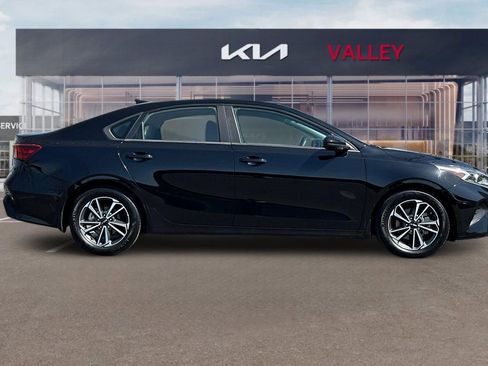Used 2022 Kia Forte LXS image 3