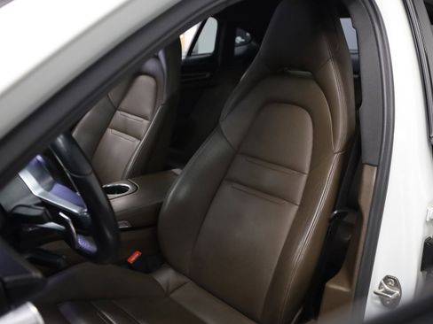 Used 2018 Porsche Panamera 4S image 17