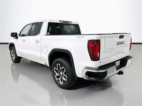 New 2026 GMC Sierra 1500 SLT image 5