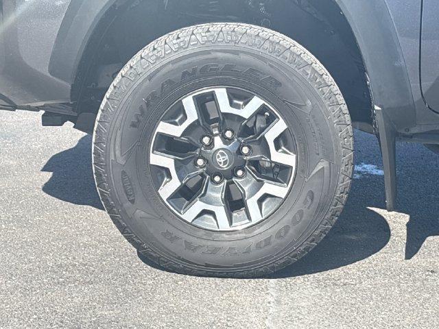 Used 2021 Toyota Tacoma TRD Off-Road AWD/4WD image 4