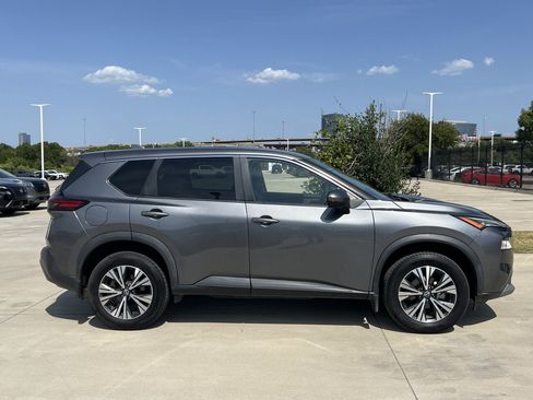 Used 2022 Nissan Rogue SV AWD/4WD image 3