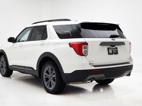 Used 2023 Ford Explorer XLT w/ Equipment Group 202A image 7