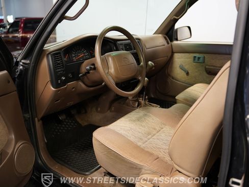 Used 1998 Toyota Tacoma 4x4 w/ SR5 Package image 4