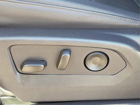 Used 2025 GMC Sierra 2500 SLT w/ SLT Premium Package image 14