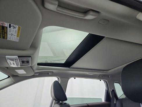 Used 2022 Nissan Rogue SL w/ SL Premium Package image 18