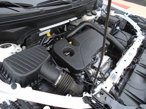 Used 2024 GMC Terrain SLE image 18