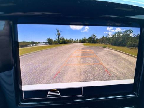 Used 2022 Chevrolet Traverse LT FWD image 21